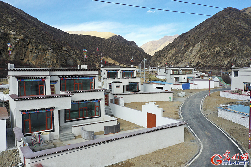 西藏牧民脱贫过上新生活