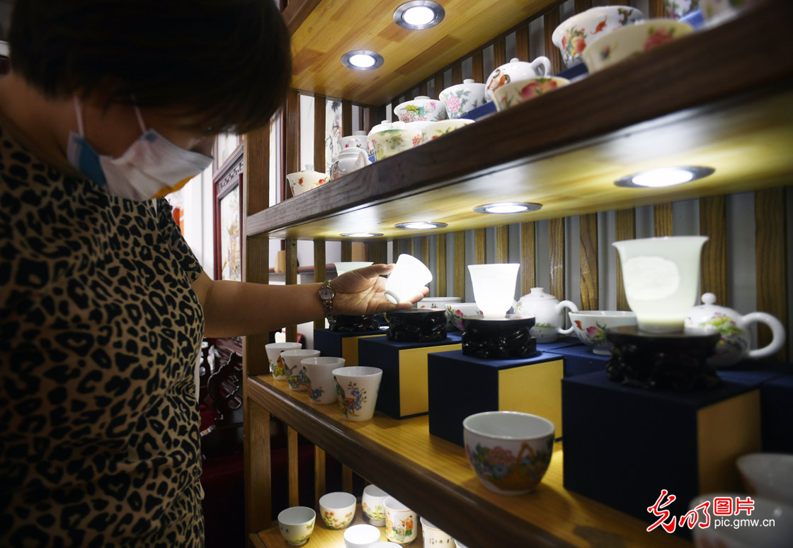 景德镇陶瓷博览会在京开幕