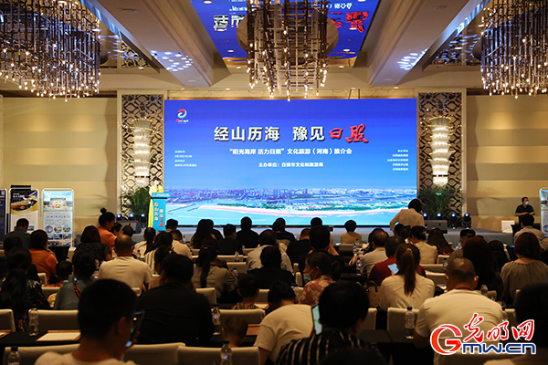 中国（日照）新闻摄影周优秀作品全国巡展在郑州举行