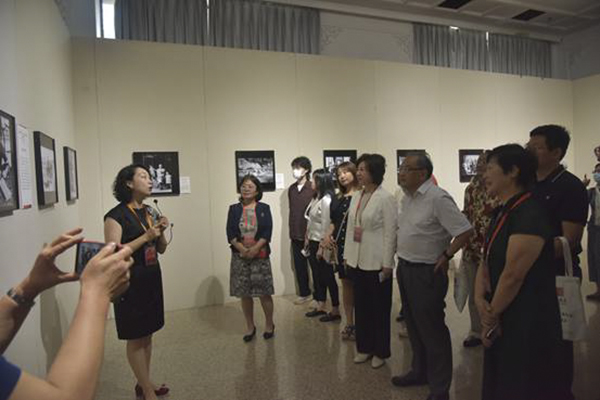 “时代光影•致敬母亲”影像巡展在北京开幕