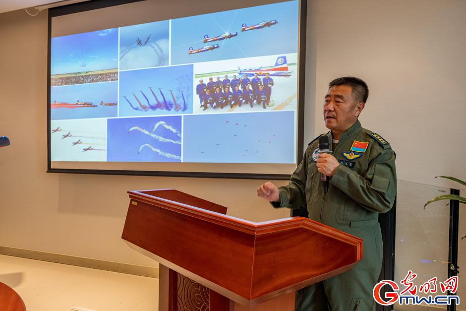 第一届中国飞行表演论坛在南昌召开