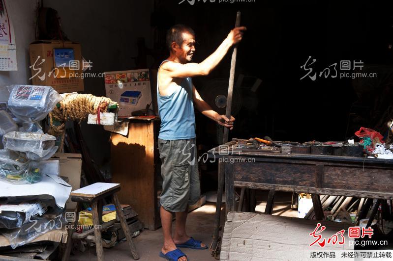 八十岁的老秤匠