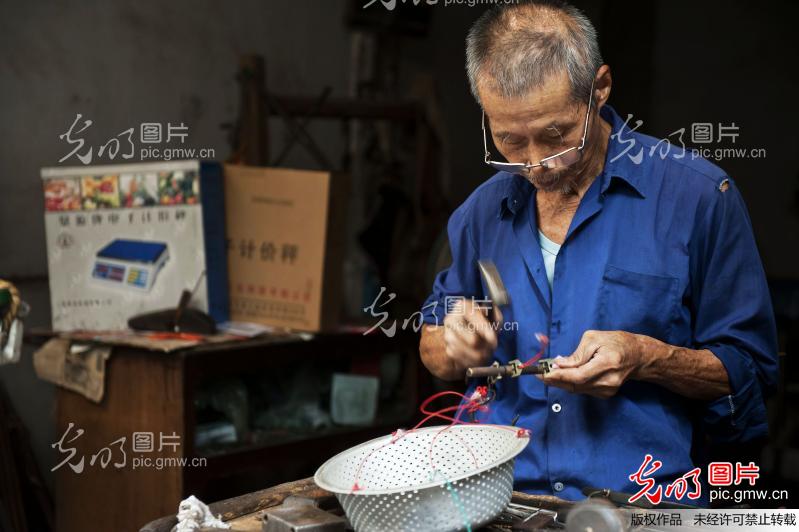 八十岁的老秤匠